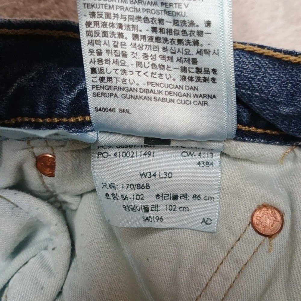 Levis 501 Jeans Mens 34x30 Blue Straight Medium Wash 5-Pocket Denim Regular - Picture 9 of 13